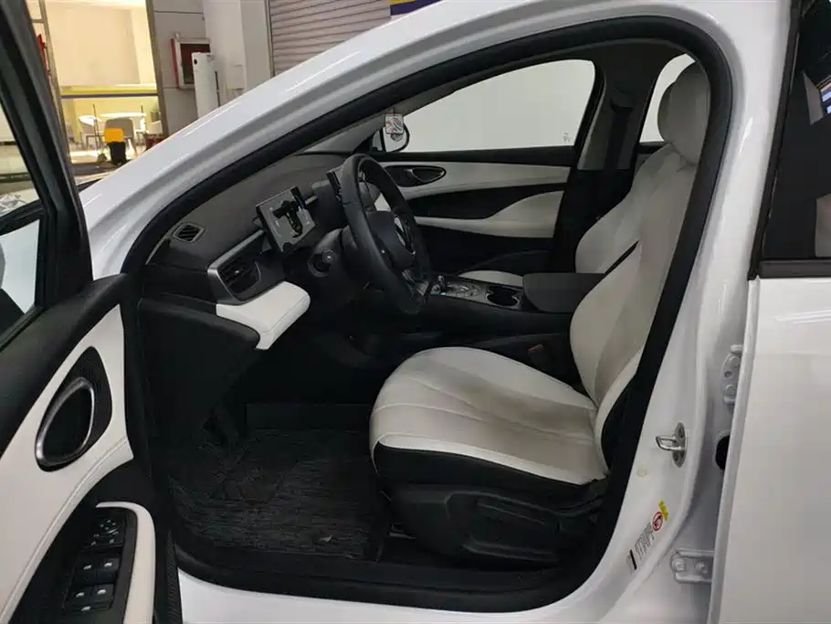 BYD Seal 05 DM-i 2025 — фото 9