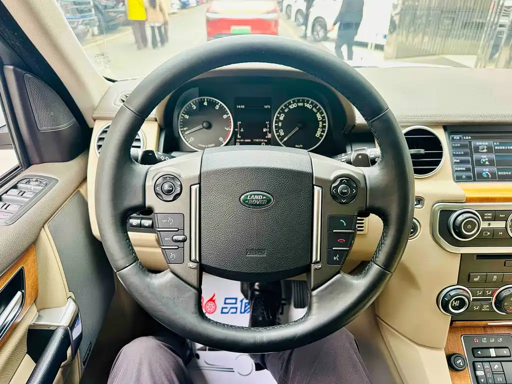 Land Rover Discovery 2015 — фото 10