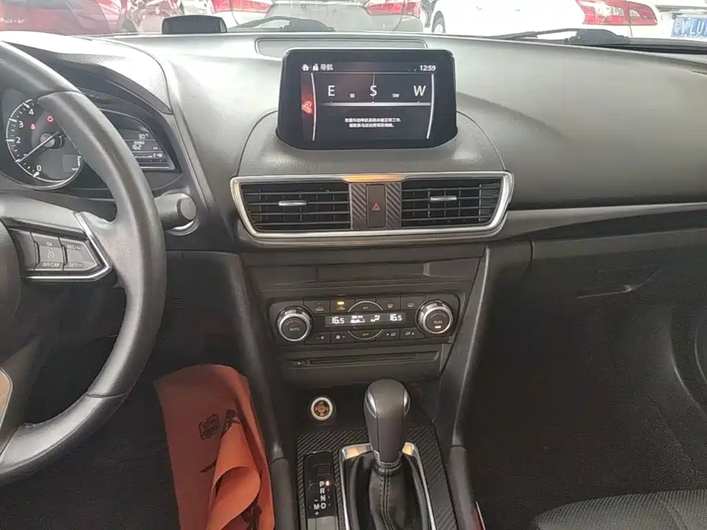 Mazda 3 Axela 2018 — фото 13