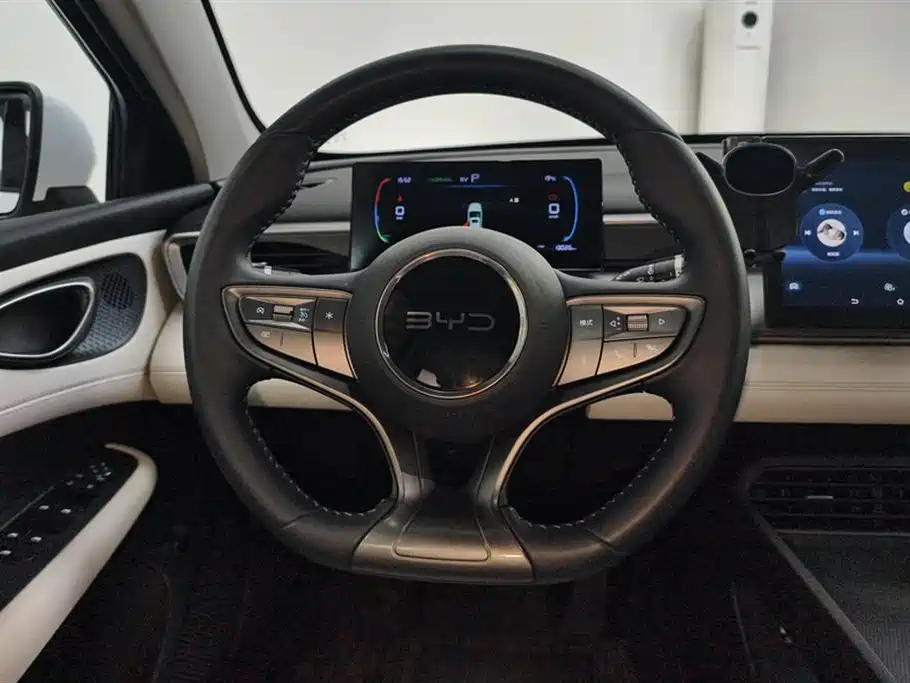 BYD Seal 05 DM-i 2025 — фото 15