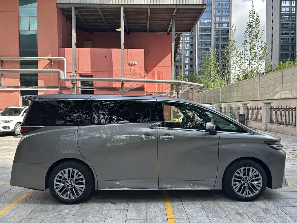 Toyota Vellfire 2026 — фото 12