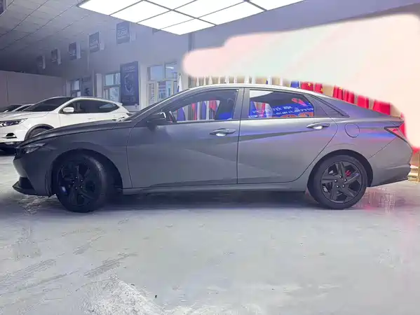 Hyundai Elantra 2022