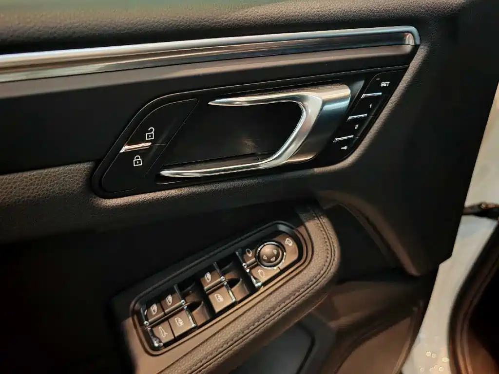 Porsche Macan 2023 — фото 13
