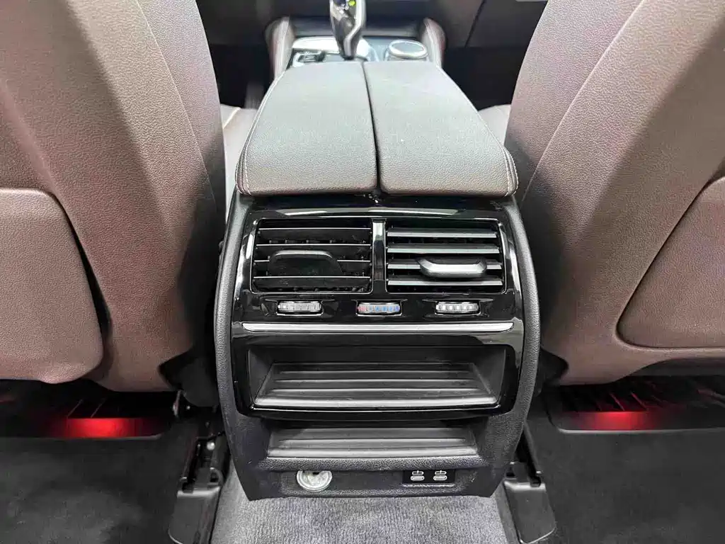 BMW 5 Series 2021 — фото 11