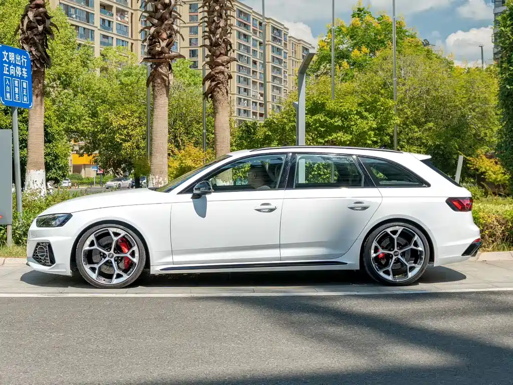 Audi RS 4 2024 — фото 3