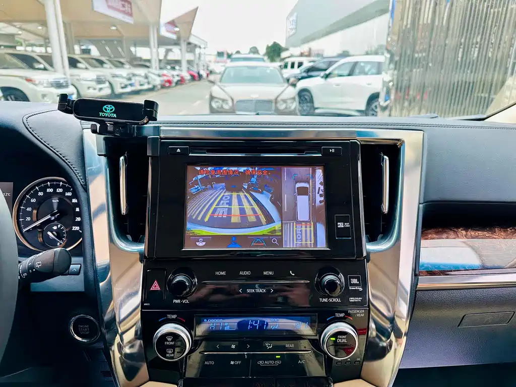 Toyota Alphard 2019 — фото 11