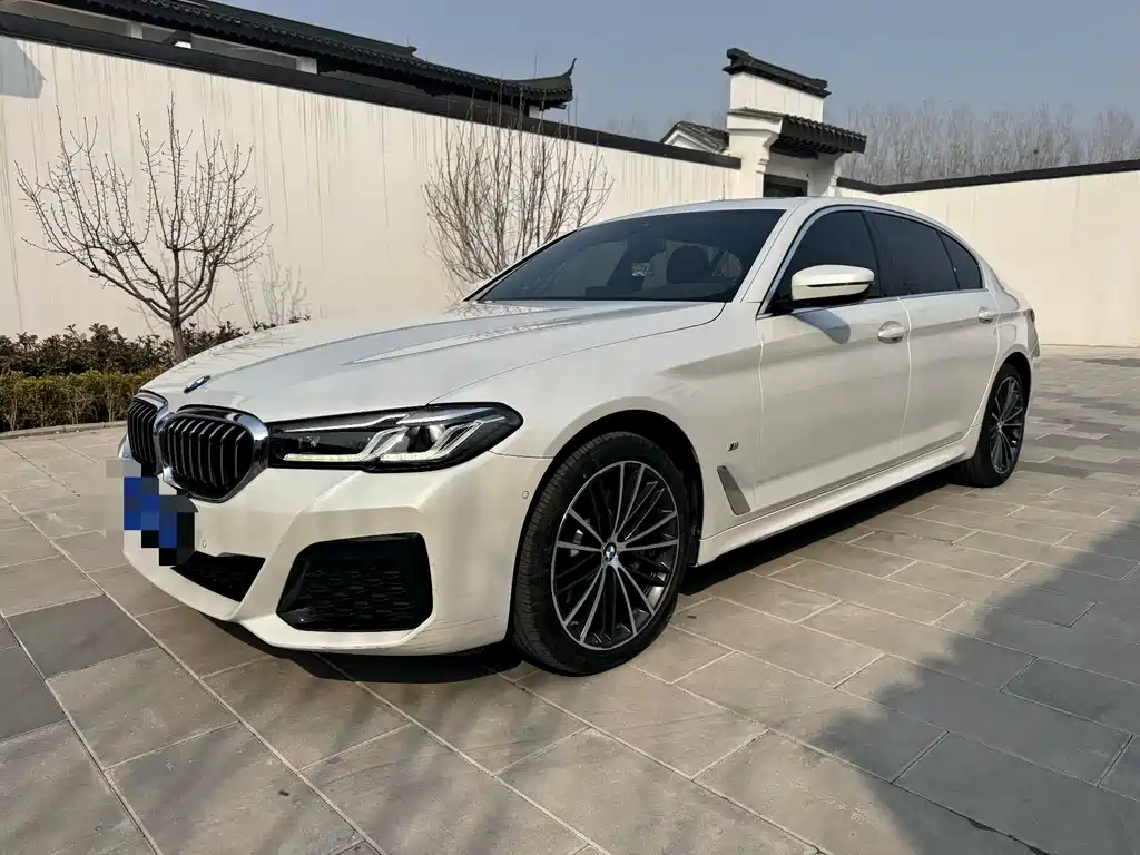 BMW 5 Series 2022 — фото 1