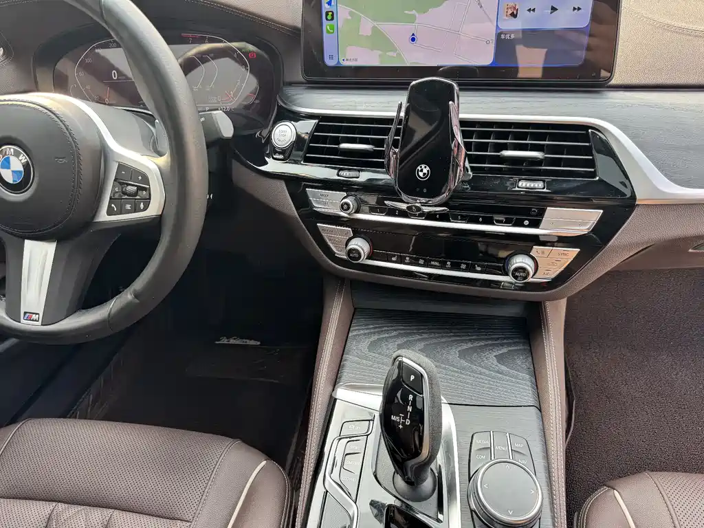 BMW 5 Series 2022 — фото 12