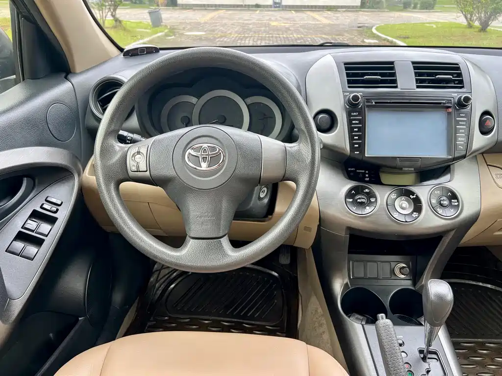 Toyota RAV4 2012 — фото 13