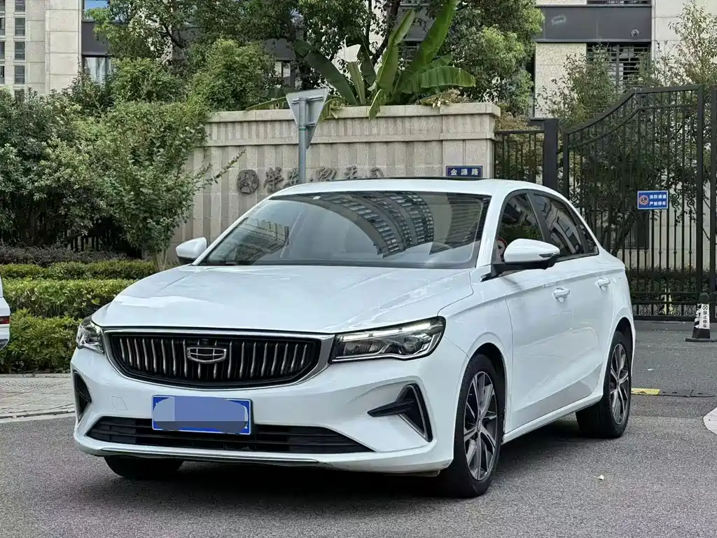 Geely Emgrand 2022
