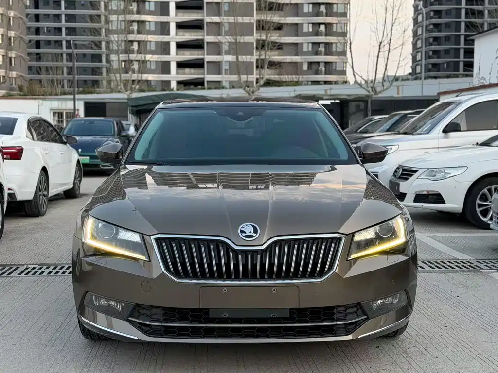 Skoda Superb 2018 — фото 2