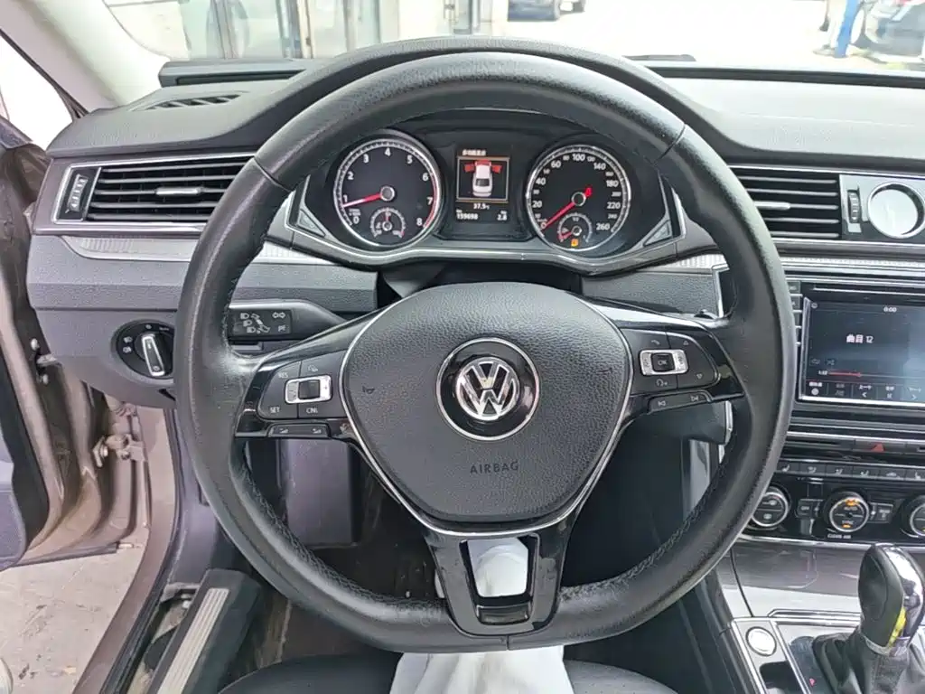 Volkswagen Passat 2016 — фото 11