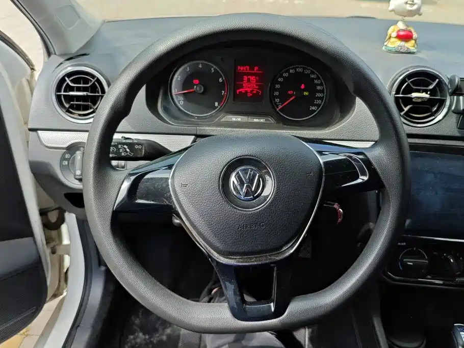 Volkswagen Jetta 2018 — фото 14