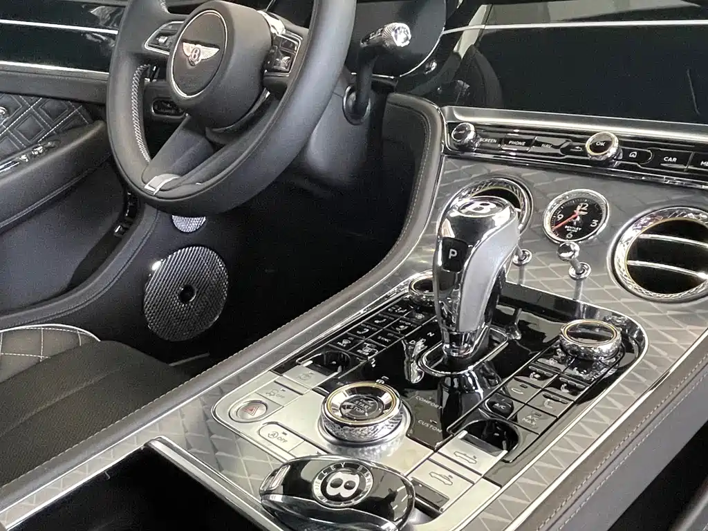 Bentley Continental 2023 — фото 14