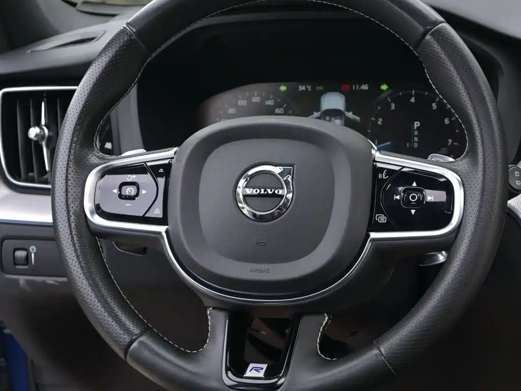 Volvo XC60 2019 — фото 9