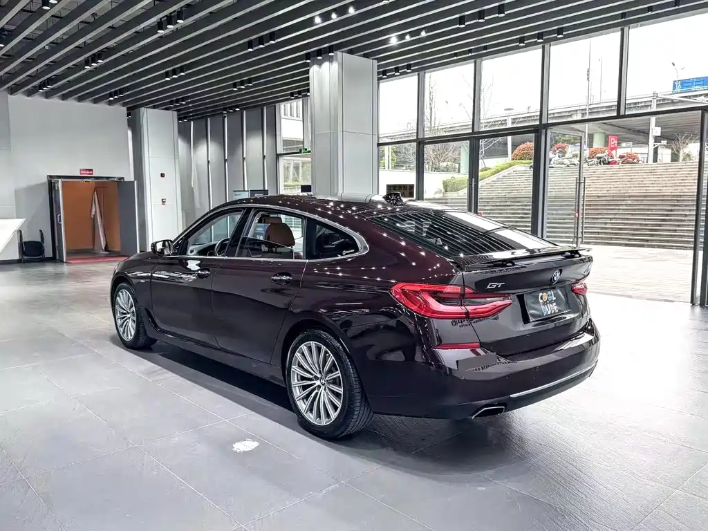 BMW 6 Series GT 2018 — фото 9