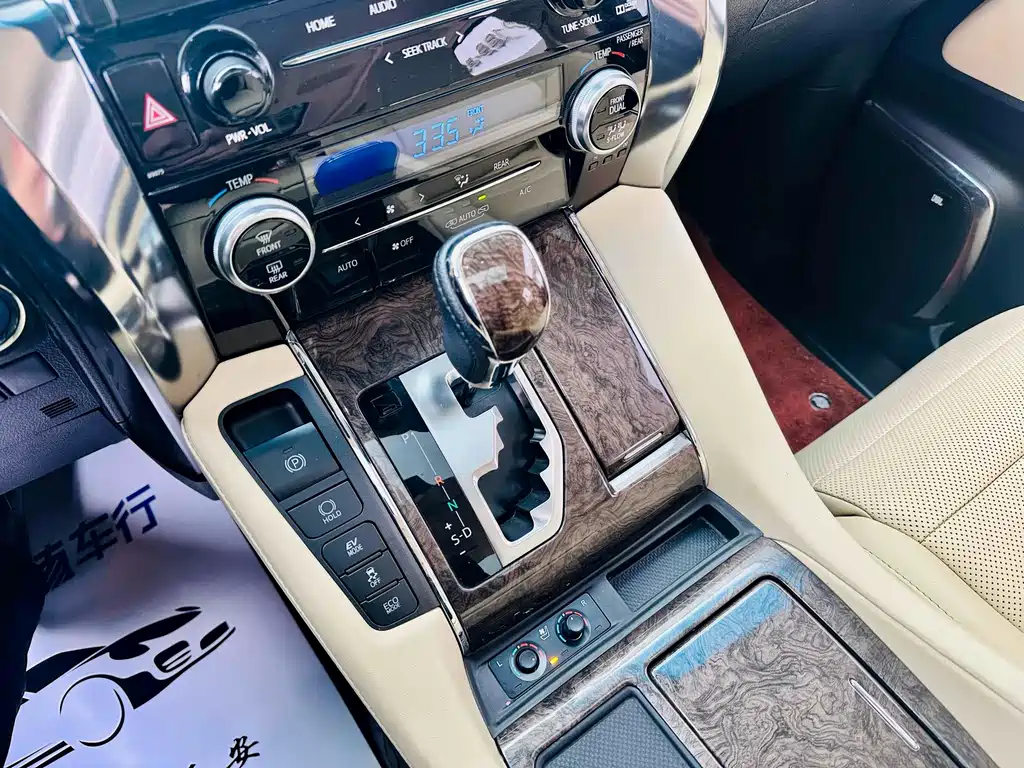 Toyota Alphard 2019 — фото 10