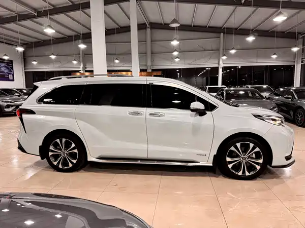 Toyota Granvia 2023
