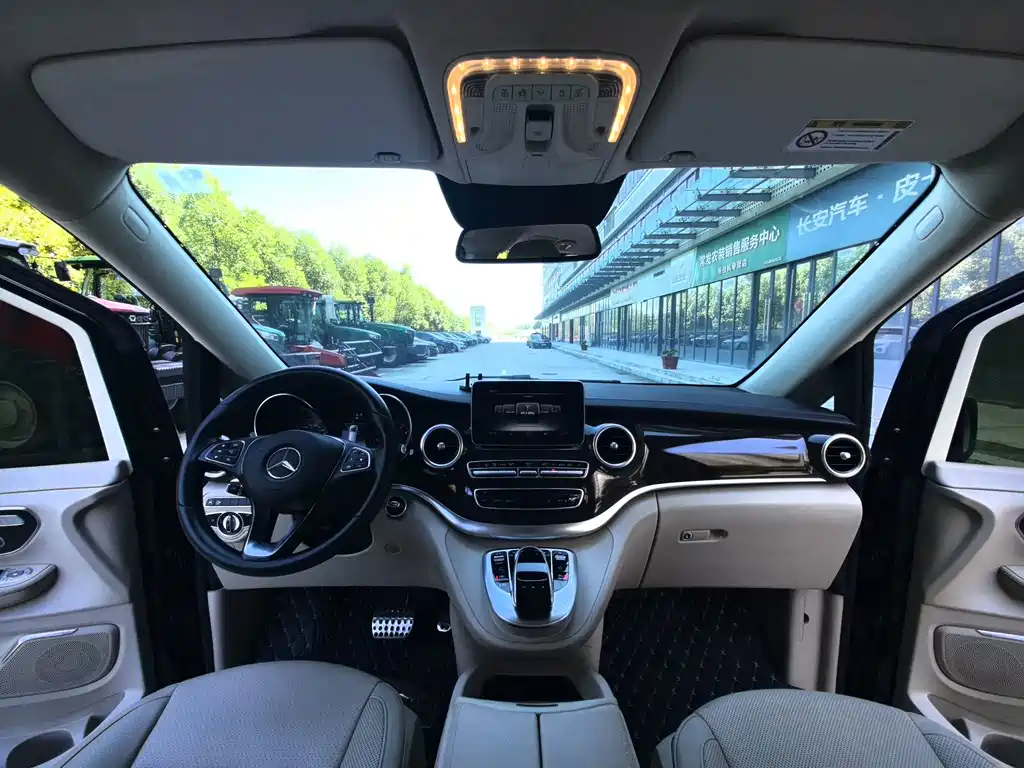 Mercedes-Benz V-Class 2019 — фото 23