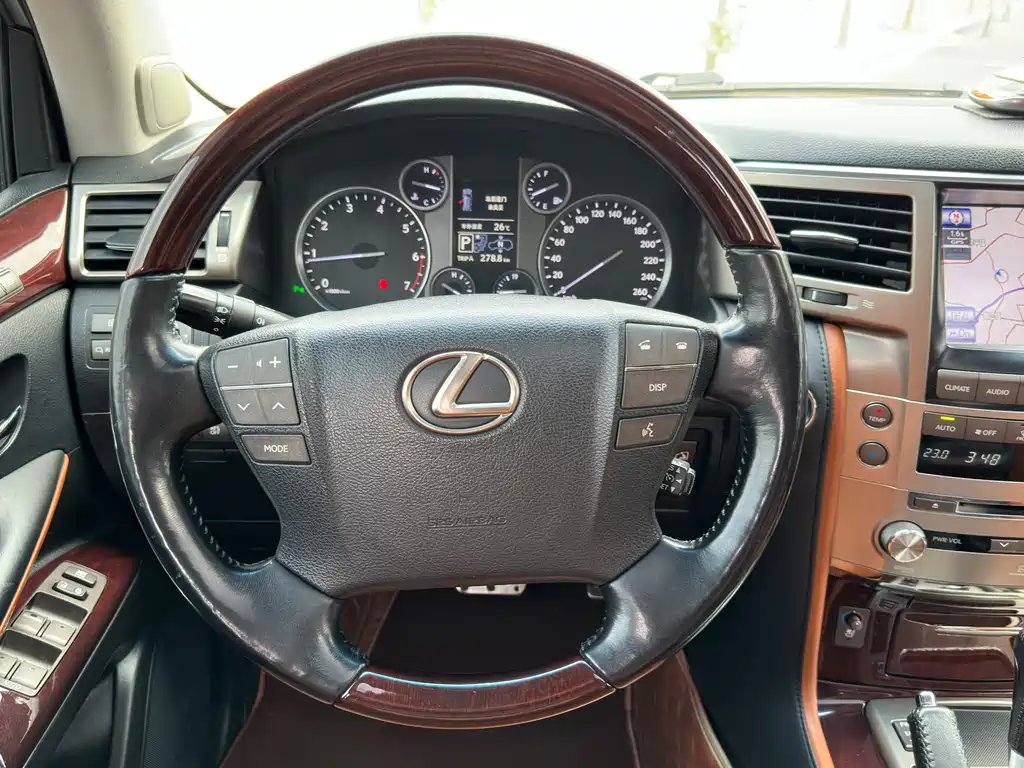 Lexus LX 2015 — фото 13