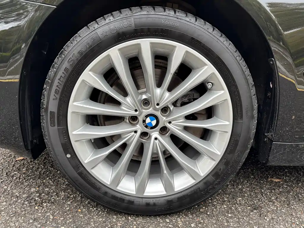 BMW 5 Series 2023 — фото 10