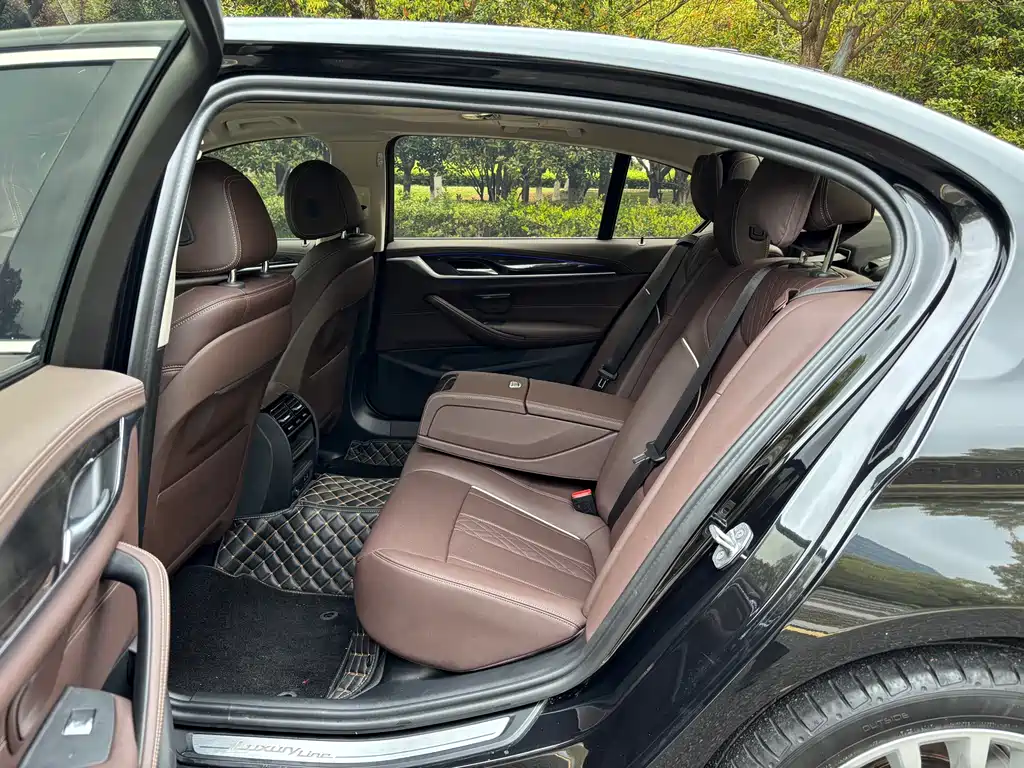 BMW 5 Series 2023 — фото 17
