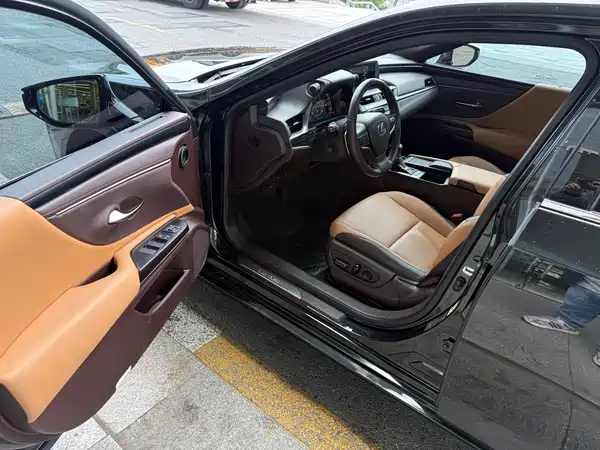 Lexus ES 2018
