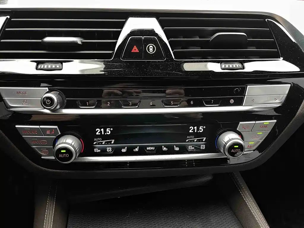 BMW 5 Series 2021 — фото 17