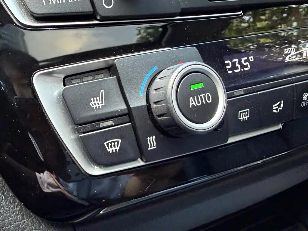 BMW 3 Series 2016 — фото 15