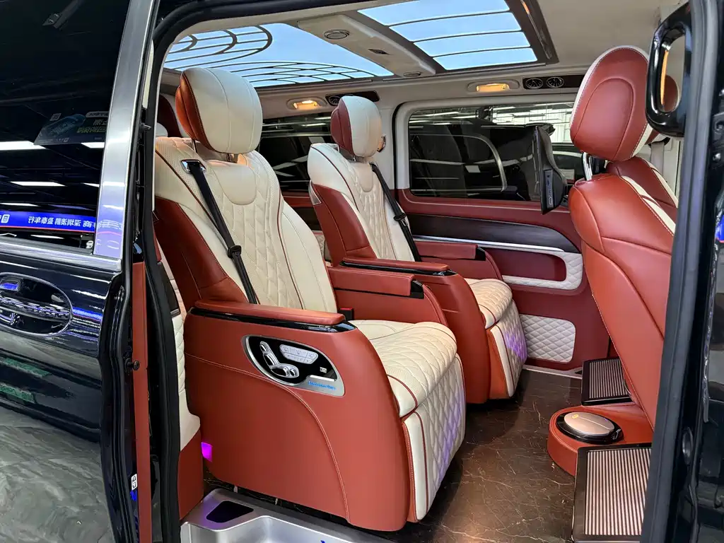 Mercedes-Benz V-Class 2022 — фото 15