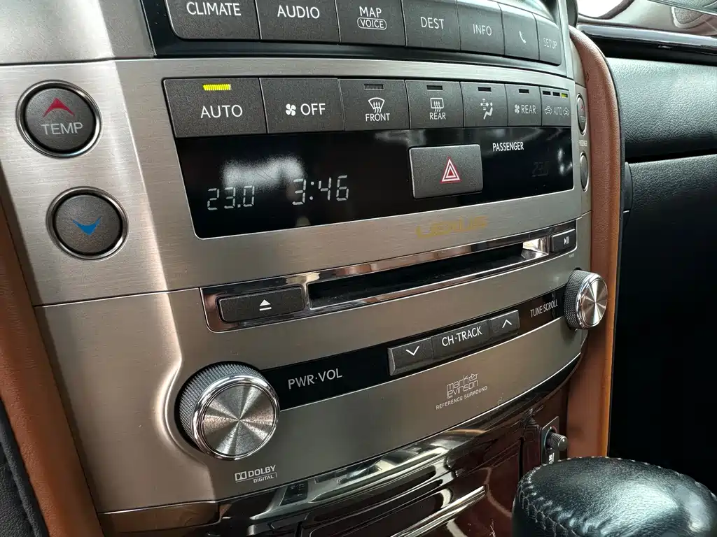 Lexus LX 2015 — фото 16