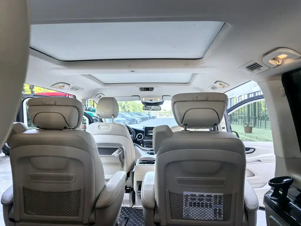 Mercedes-Benz V-Class 2019 — фото 16