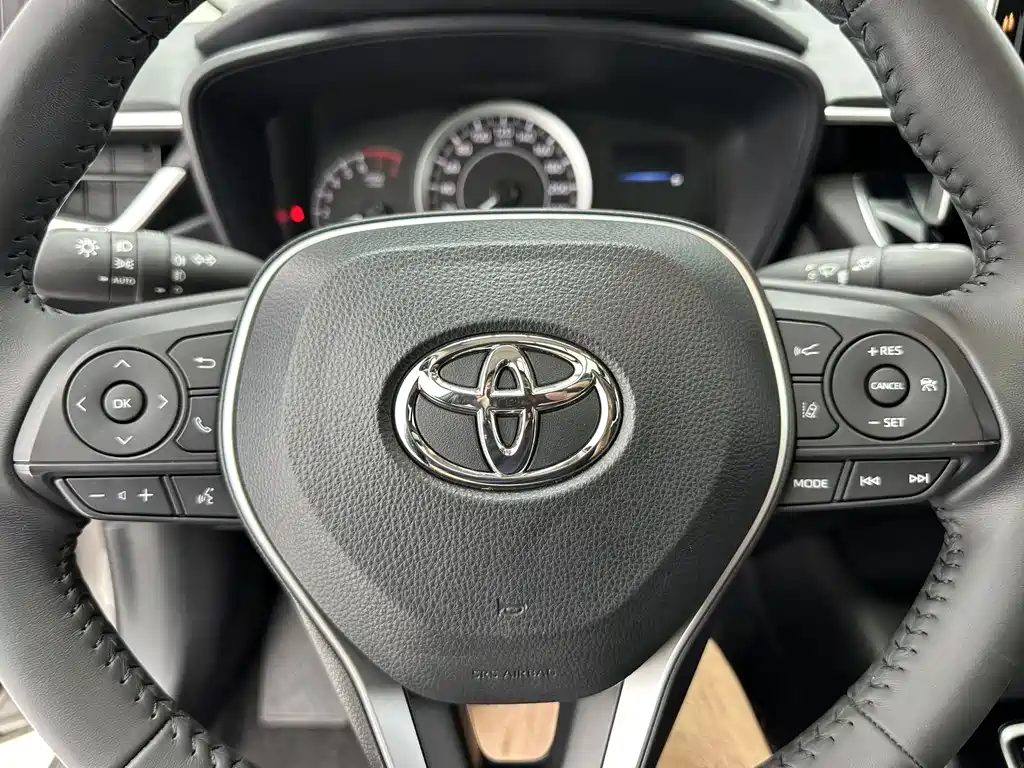 Toyota Corolla 2023 — фото 13