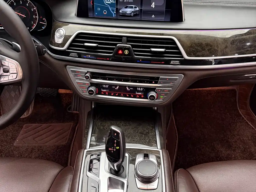 BMW 7 Series 2016 — фото 20