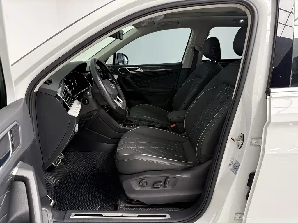 Volkswagen Tiguan L 2023 — фото 13