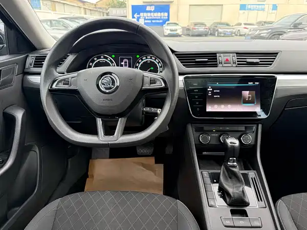 Skoda Superb 2021