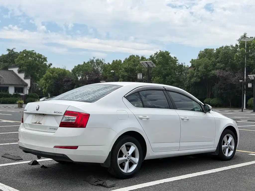 Skoda Octavia 2015 — фото 7
