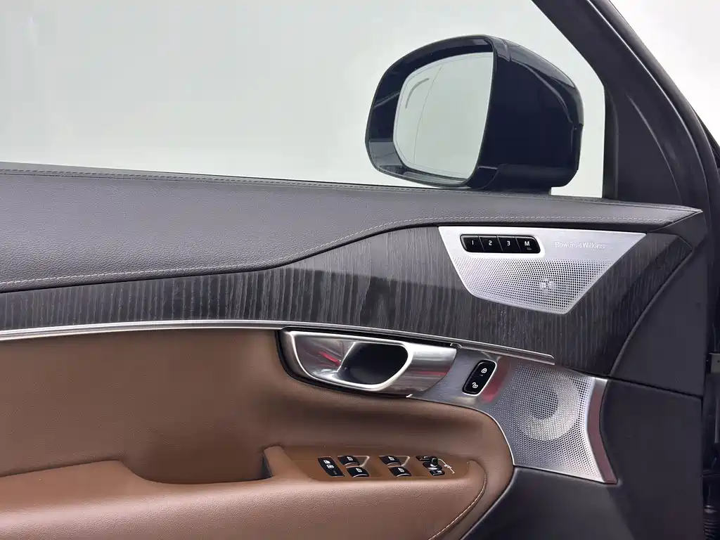 Volvo XC90 PHEV 2022 — фото 11