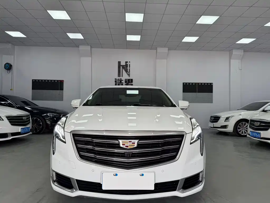 Cadillac XTS 2018 — фото 1