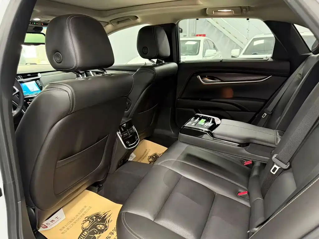 Cadillac XTS 2018 — фото 14
