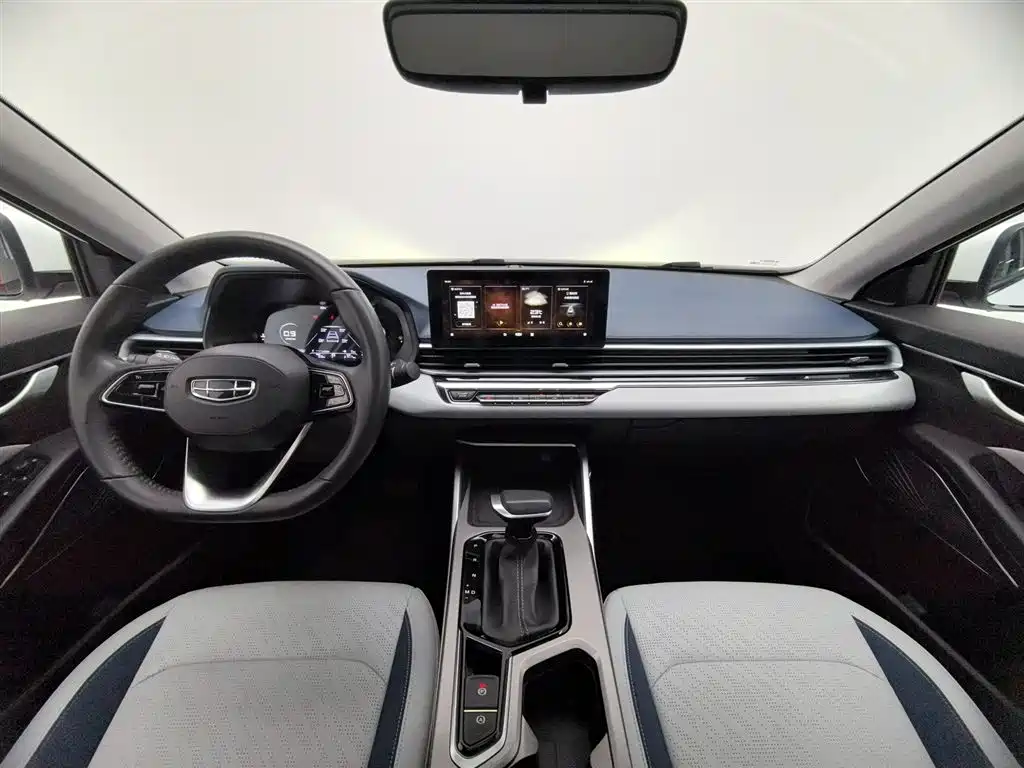 Geely Emgrand 2022