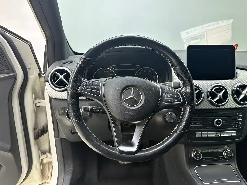 Mercedes-Benz B-Class 2017 — фото 13