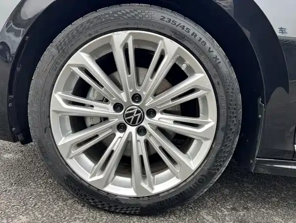 Volkswagen Passat 2023