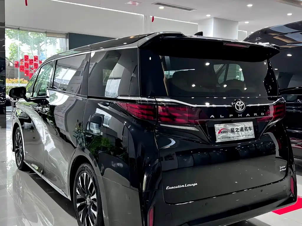 Toyota Alphard — фото 15