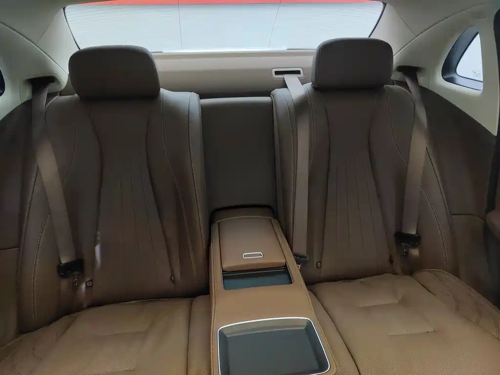 Mercedes-Benz E-Class 2023 — фото 13