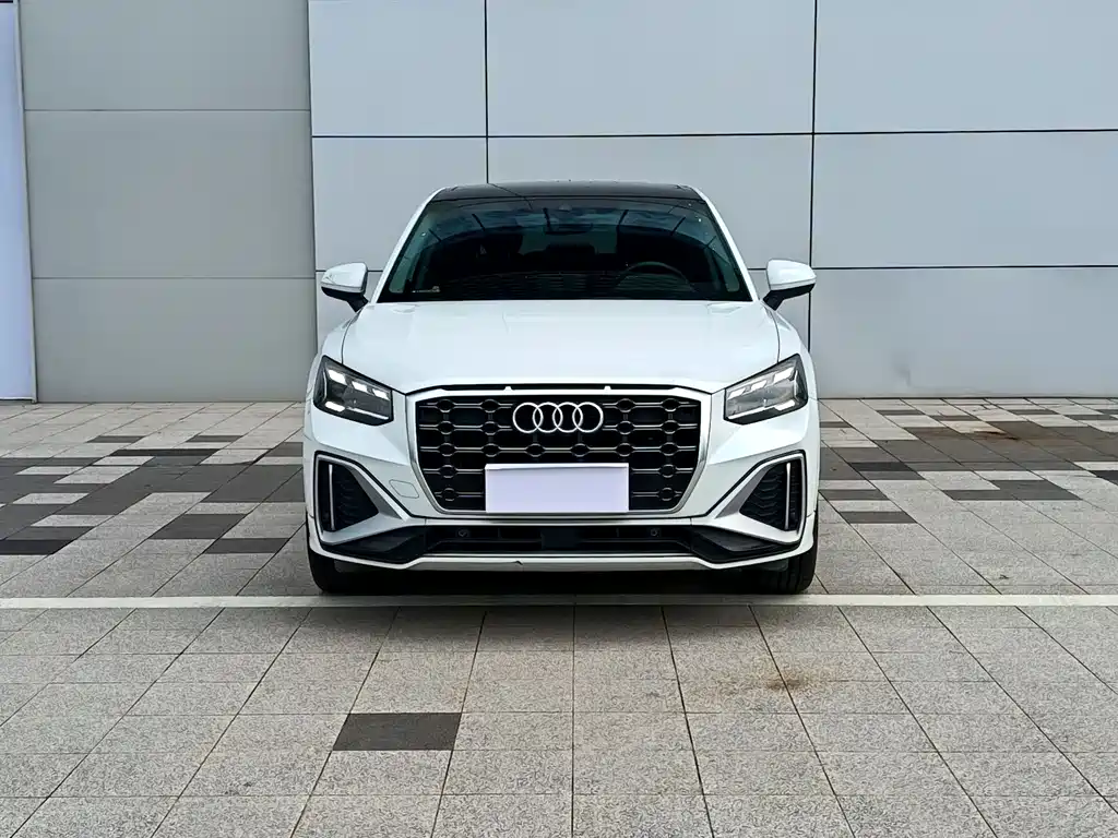 Audi Q2L 2022 — фото 2