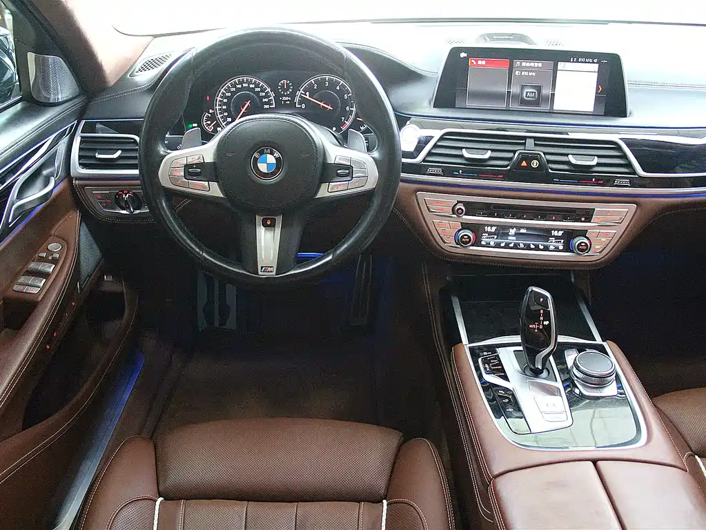 BMW 7 Series 2018 — фото 9