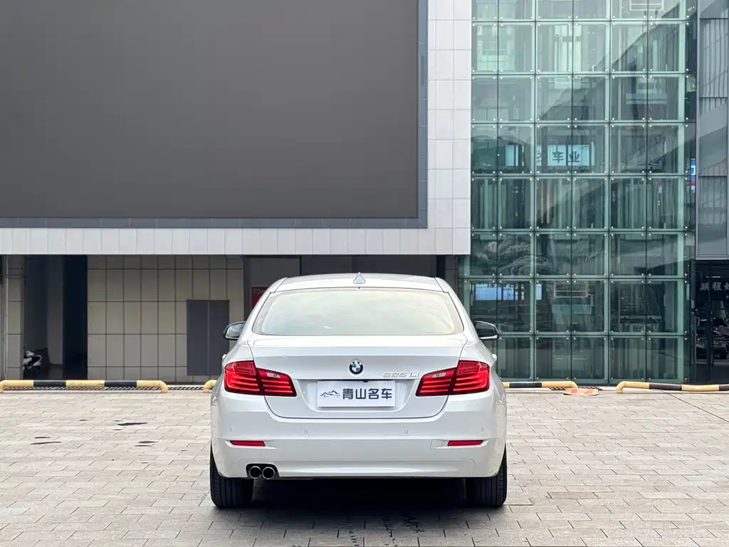 BMW 5 Series 2015 — фото 14