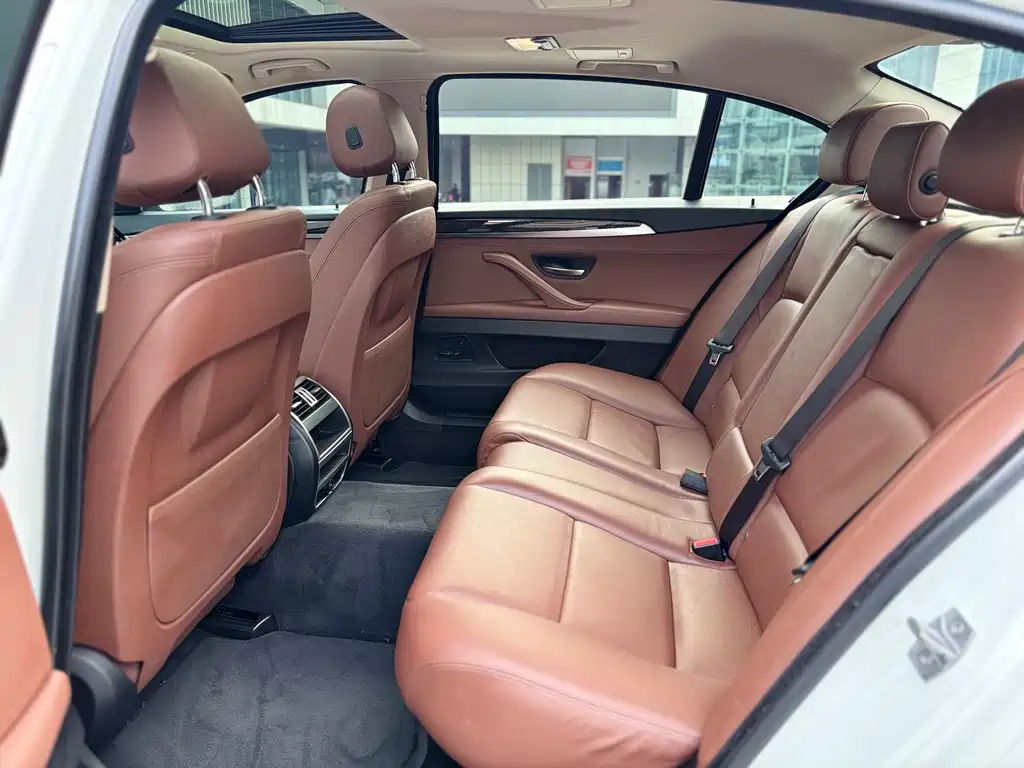 BMW 5 Series 2015 — фото 12