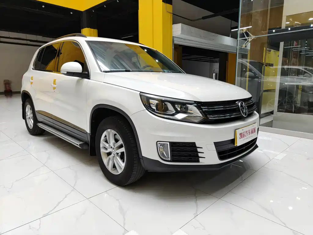 Volkswagen Tiguan 2015 — фото 1